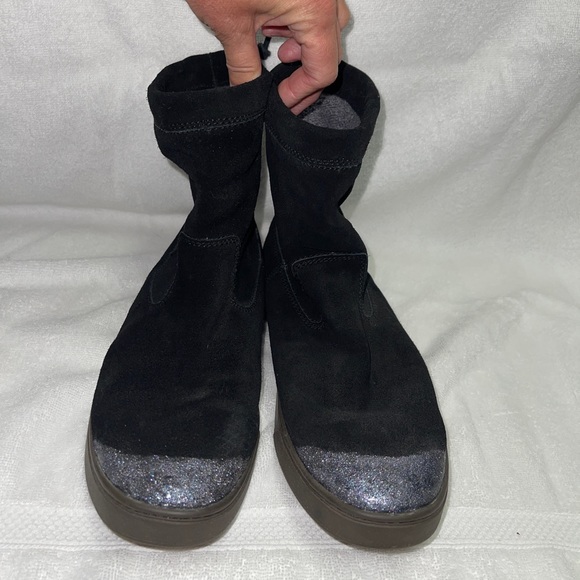 OLUKAI KAPA MOE BLACK SUEDE WITH GLITTER TOE LADIES SIZE 40 / 10 - Picture 2 of 9